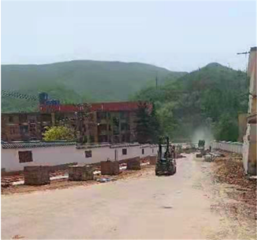 洛陽俊龍建材為新安縣鐵門鎮(zhèn)供應(yīng)透水磚產(chǎn)品，正在施工中... ...