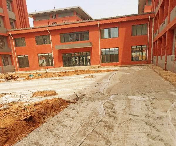 洛陽職業技術學院透水磚工程案例-施工前